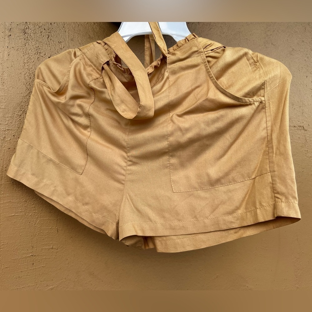 Dress shorts, yellow size 8 . PRIMARK CARES